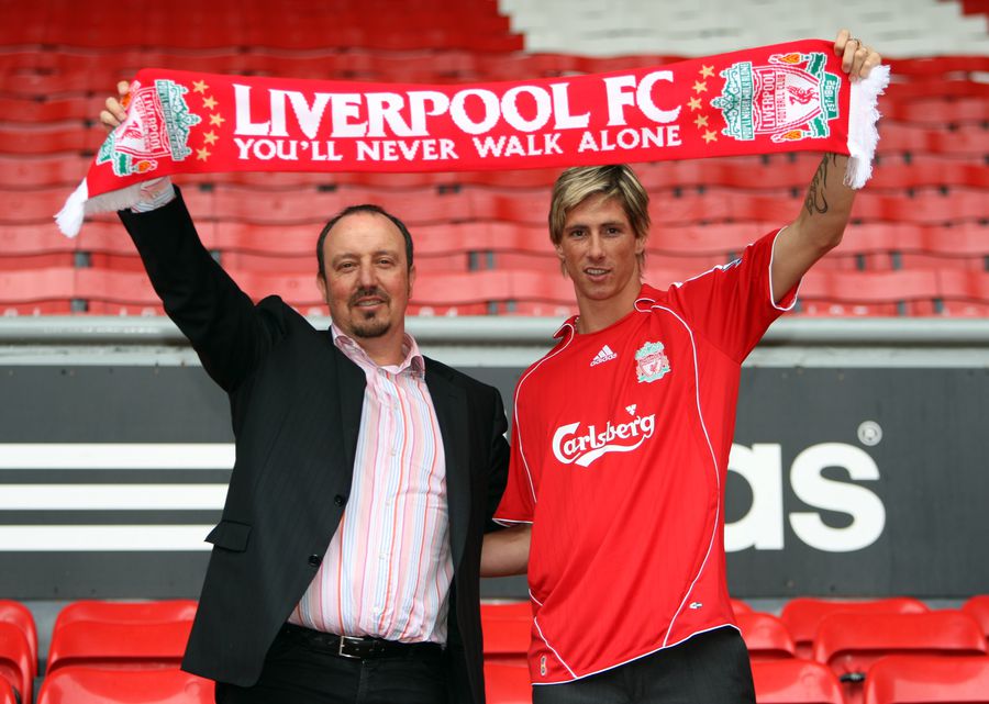 Fernando Torres alături de Rafa Benitez, în prima sa zi pe Anfield „Ca portar, mi-am rupt dinții. Mama m-a trecut în atac” » Vârful îndrăgostit de Atletico Madrid a răvășit Premier League, a fost făcut „trădător”, „flop” și erou al marilor finale