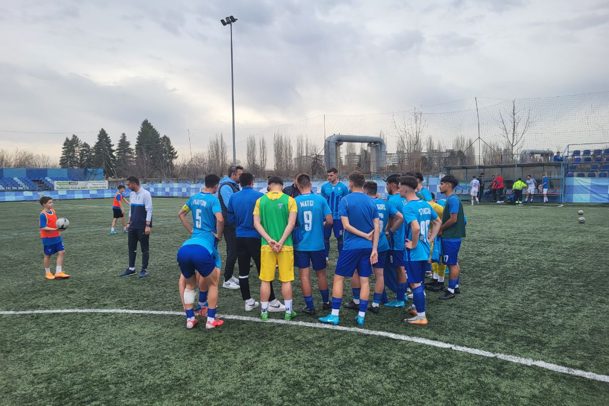 O zi de meci la Progresul Spartac: eurogol și indicații pe tabletă! » GSP a intrat în vestiarul formației cu patron-antrenor