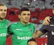 Claudiu Keșeru (centru) și Vladislav Stoyanov (dreapta), în tricoul lui Ludogorets