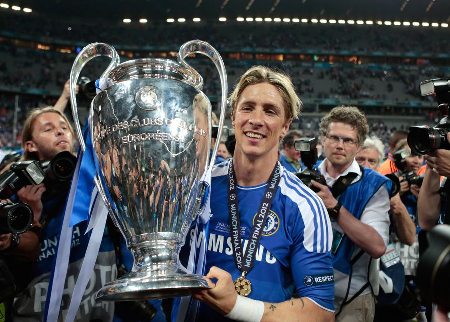 Torres, celebrând câștigarea UEFA Champions League în 2012 „Ca portar, mi-am rupt dinții. Mama m-a trecut în atac” » Vârful îndrăgostit de Atletico Madrid a răvășit Premier League, a fost făcut „trădător”, „flop” și erou al marilor finale