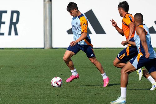 Arda Guller (la minge) ar putea ajunge la Inter Milano în vară. Foto: Imago Images