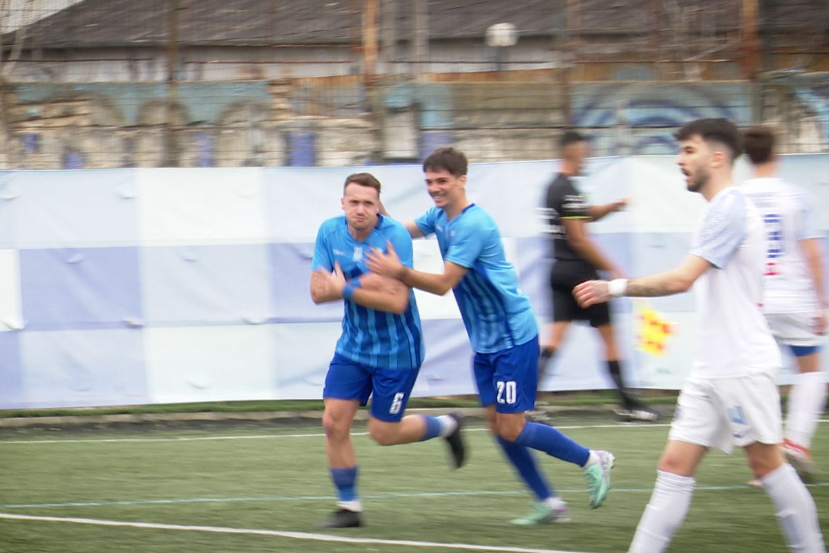 O zi de meci la Progresul Spartac: eurogol și indicații pe tabletă! » GSP a intrat în vestiarul formației cu patron-antrenor