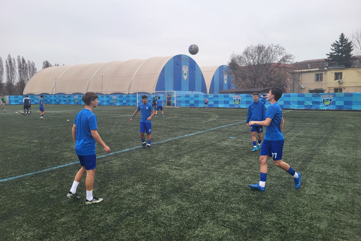 O zi de meci la Progresul Spartac: eurogol și indicații pe tabletă! » GSP a intrat în vestiarul formației cu patron-antrenor