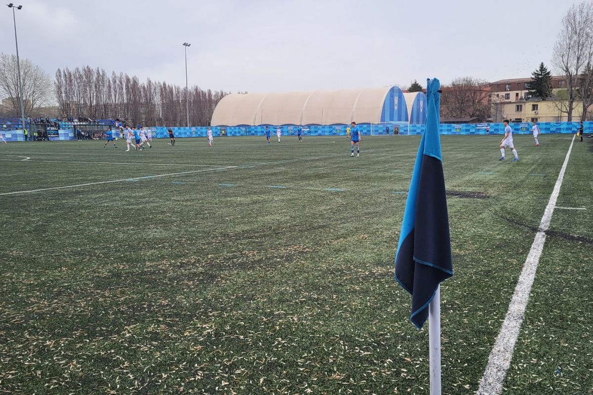 O zi de meci la Progresul Spartac: eurogol și indicații pe tabletă! » GSP a intrat în vestiarul formației cu patron-antrenor