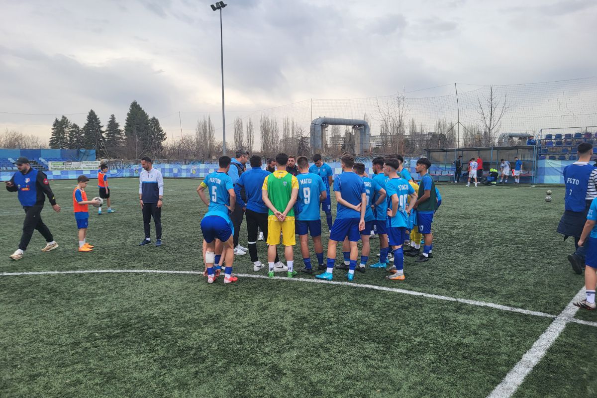 O zi de meci la Progresul Spartac: eurogol și indicații pe tabletă! » GSP a intrat în vestiarul formației cu patron-antrenor