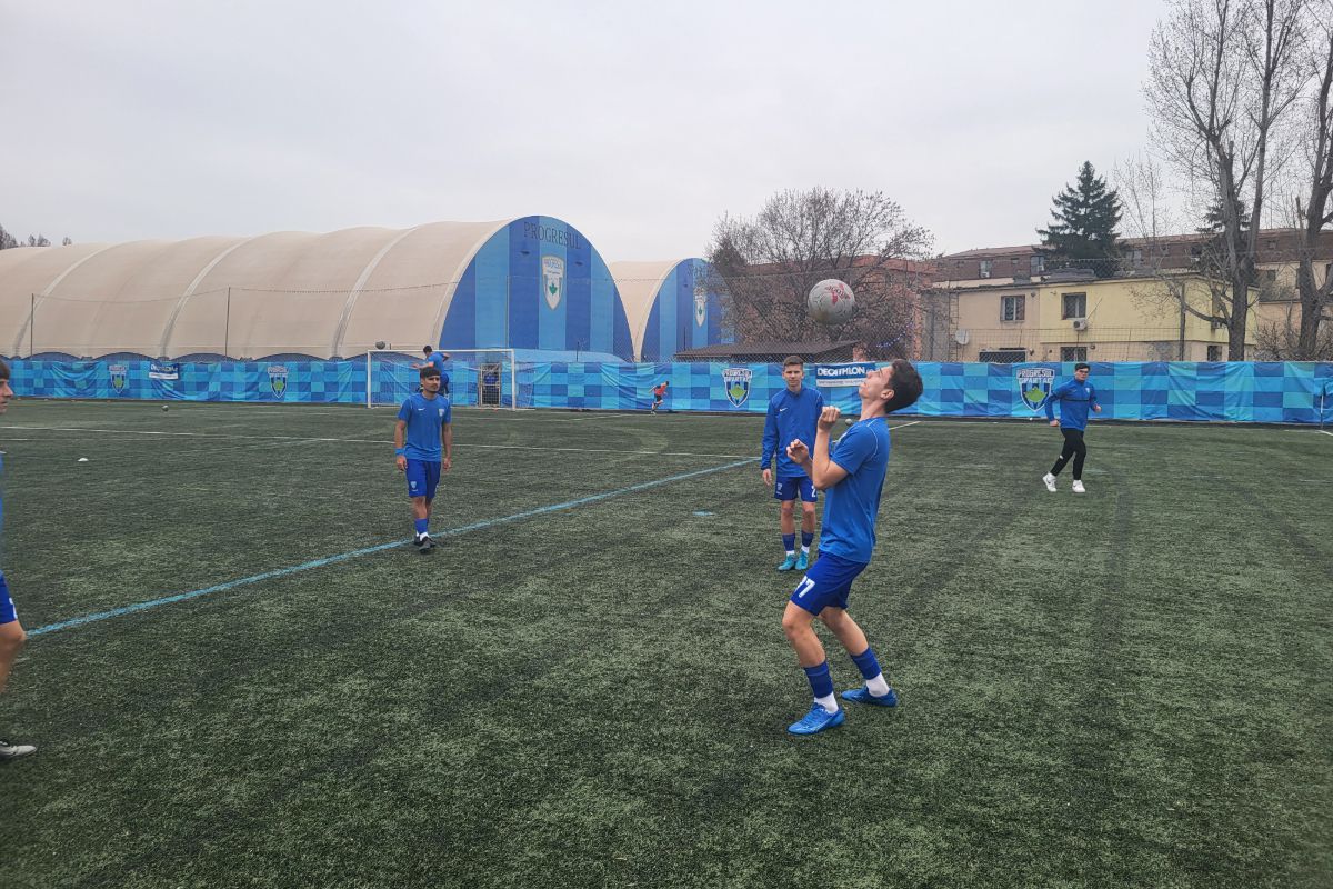 O zi de meci la Progresul Spartac: eurogol și indicații pe tabletă! » GSP a intrat în vestiarul formației cu patron-antrenor