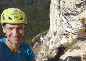 „Colegul nostru a căzut și a murit, dar noi am continuat” » Românul care a urcat pe Everest își spune povestea: pasiunea lui l-a costat o avere