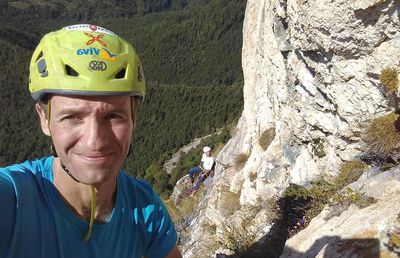 „Colegul nostru a căzut și a murit, dar noi am continuat” » Românul care a urcat pe Everest își spune povestea: pasiunea lui l-a costat o avere