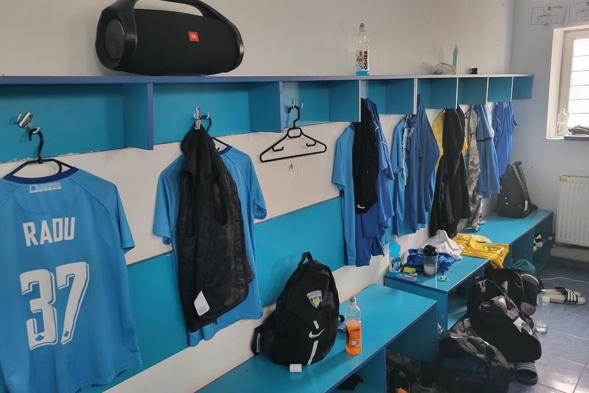 O zi de meci la Progresul Spartac: eurogol și indicații pe tabletă! » GSP a intrat în vestiarul formației cu patron-antrenor