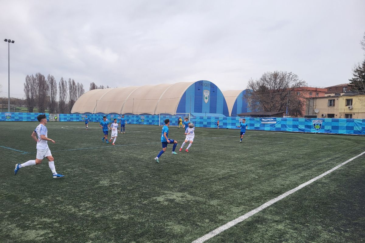 O zi de meci la Progresul Spartac: eurogol și indicații pe tabletă! » GSP a intrat în vestiarul formației cu patron-antrenor