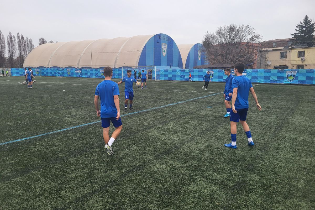 O zi de meci la Progresul Spartac: eurogol și indicații pe tabletă! » GSP a intrat în vestiarul formației cu patron-antrenor