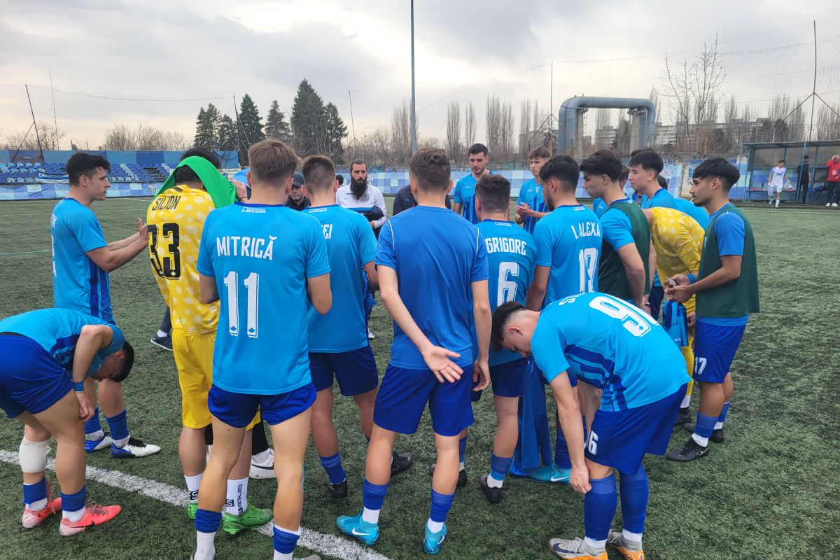 O zi de meci la Progresul Spartac: eurogol și indicații pe tabletă! » GSP a intrat în vestiarul formației cu patron-antrenor