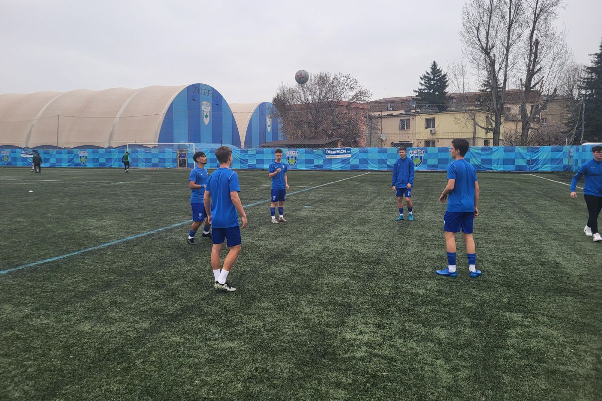 O zi de meci la Progresul Spartac: eurogol și indicații pe tabletă! » GSP a intrat în vestiarul formației cu patron-antrenor