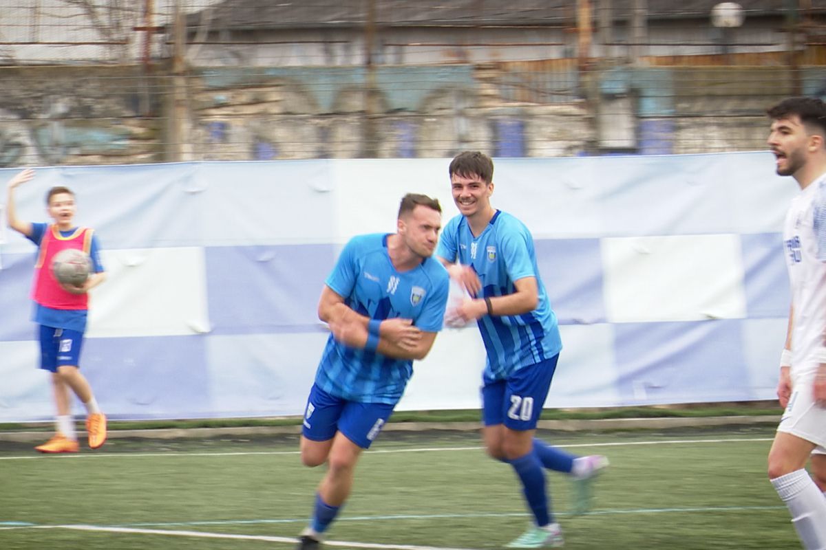 O zi de meci la Progresul Spartac: eurogol și indicații pe tabletă! » GSP a intrat în vestiarul formației cu patron-antrenor