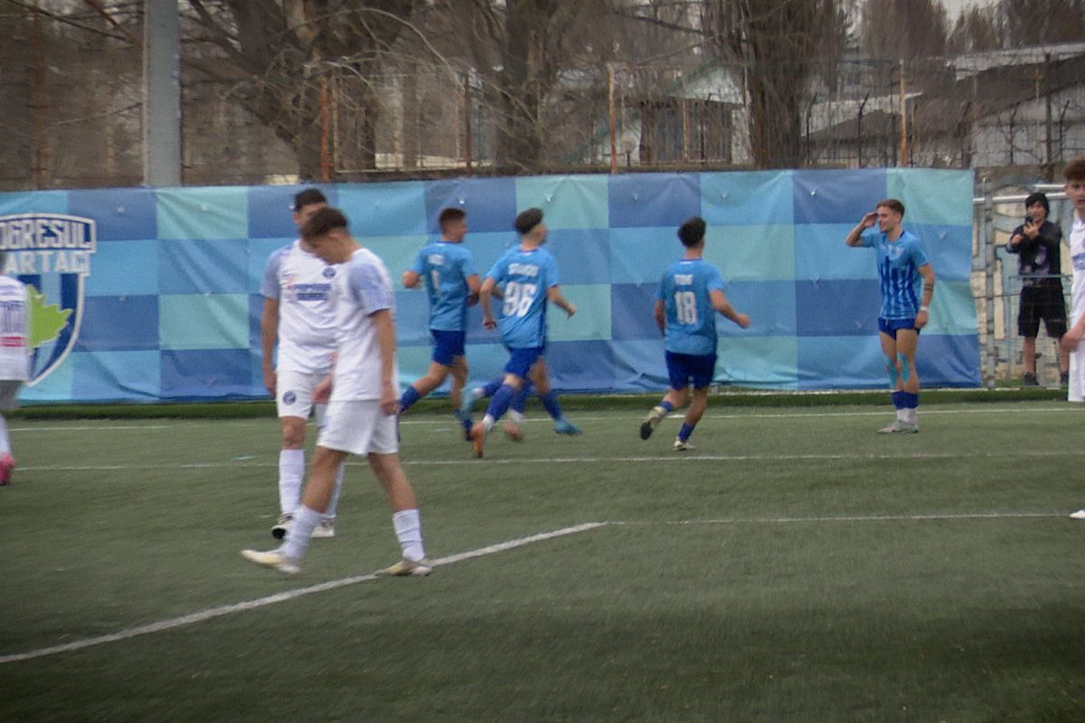 O zi de meci la Progresul Spartac: eurogol și indicații pe tabletă! » GSP a intrat în vestiarul formației cu patron-antrenor