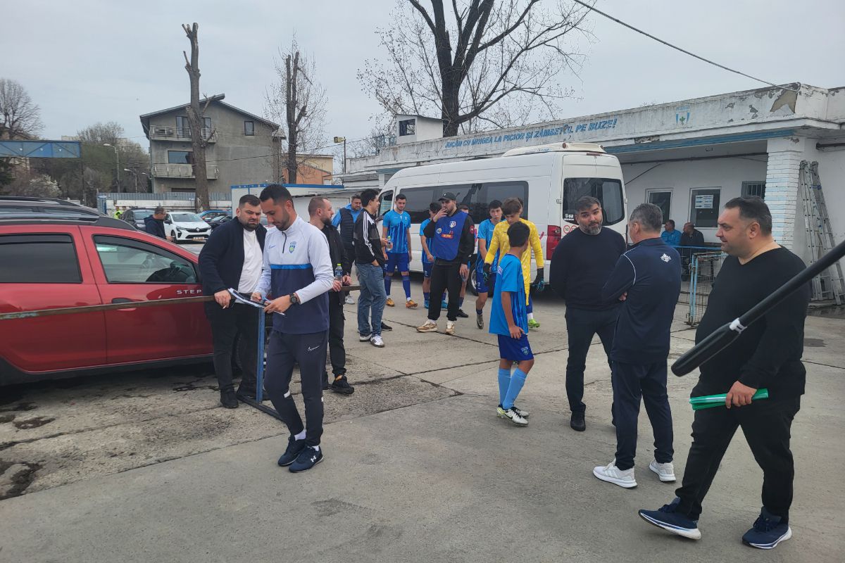 O zi de meci la Progresul Spartac: eurogol și indicații pe tabletă! » GSP a intrat în vestiarul formației cu patron-antrenor