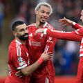 Mohamed Salah (stânga) celebrează împreună cu coechipierii marcarea unui gol / Foto: Imago