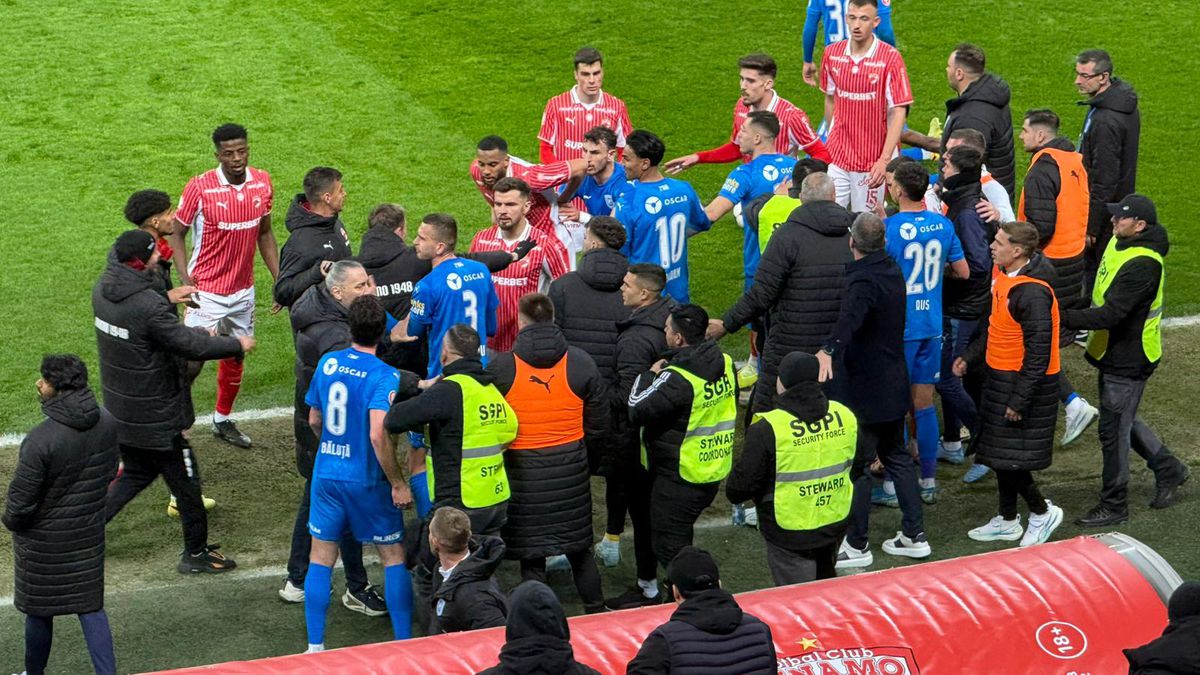 Altercație generală în Dinamo - Universitatea Craiova