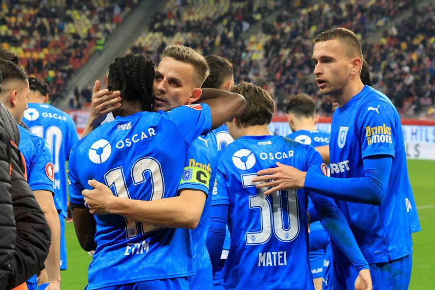 Nicușor Bancu a luat roșu în Dinamo - Craiova // foto: Ionuț Iordache