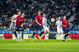 Chivu schimbă strategia de mercato! Cât îi cere Dan Șucu pentru fundașul dorit