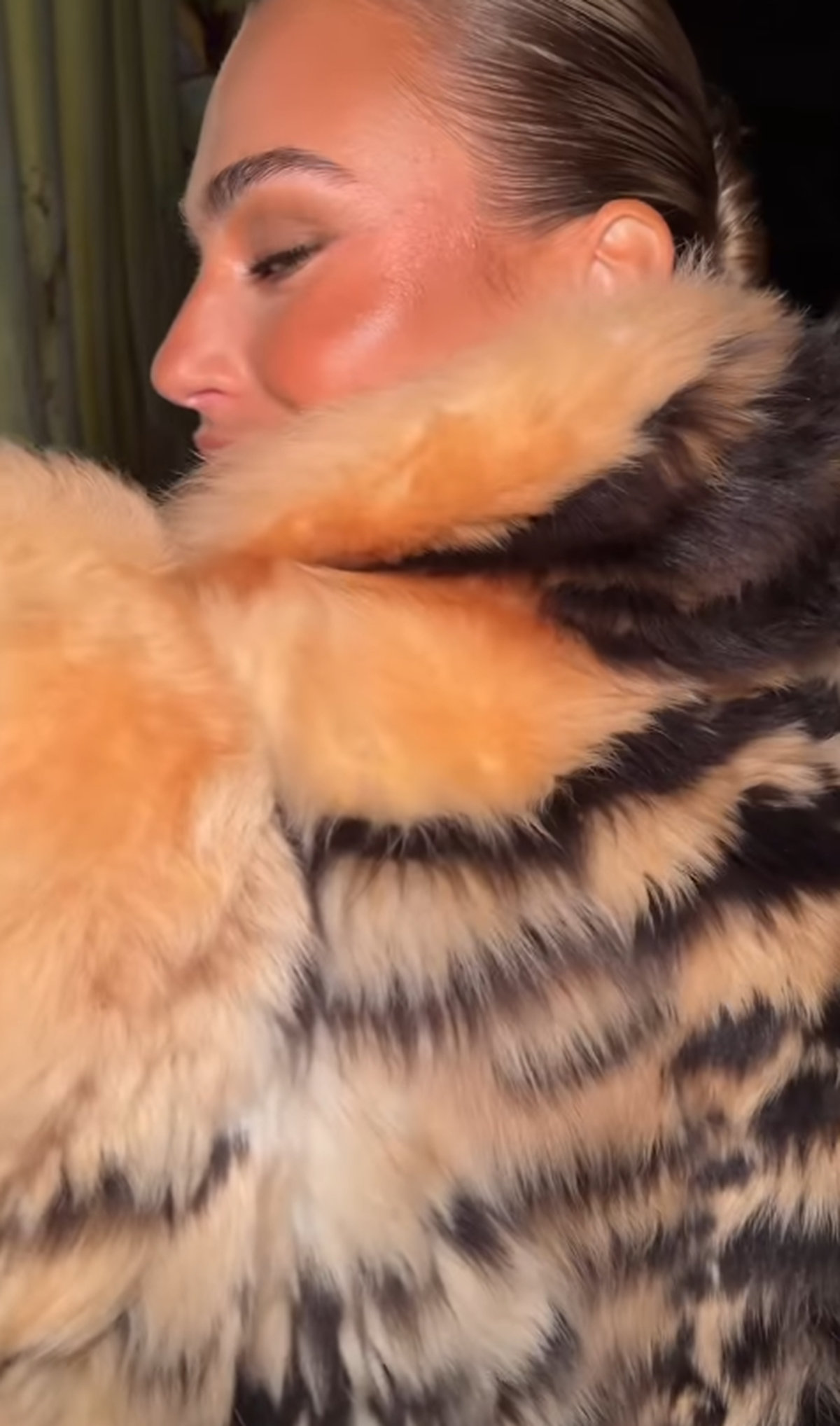 Aryna Sabalenka, apariție spectaculoasă la Miami, în dresuri plasă și haină de 37.000 de euro