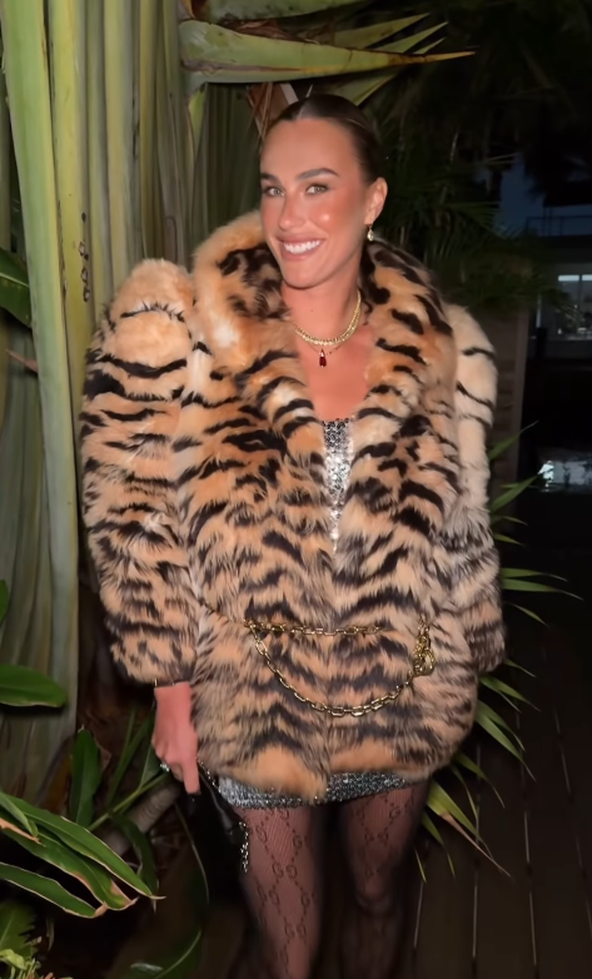 Aryna Sabalenka, apariție spectaculoasă la Miami, în dresuri plasă și haină de 37.000 de euro