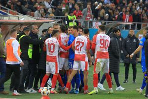 Final de primă repriză „nebun” în Dinamo - Craiova: Cele 3 momente care au „dinamitat” derby-ul