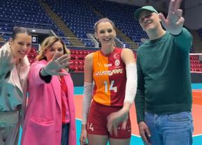 Moment emoționant în Sala Polivalentă din București! Desemnată MVP a semifinalei Cupei CEV, Alexia Căruțașu a fost premiată de tatăl ei
