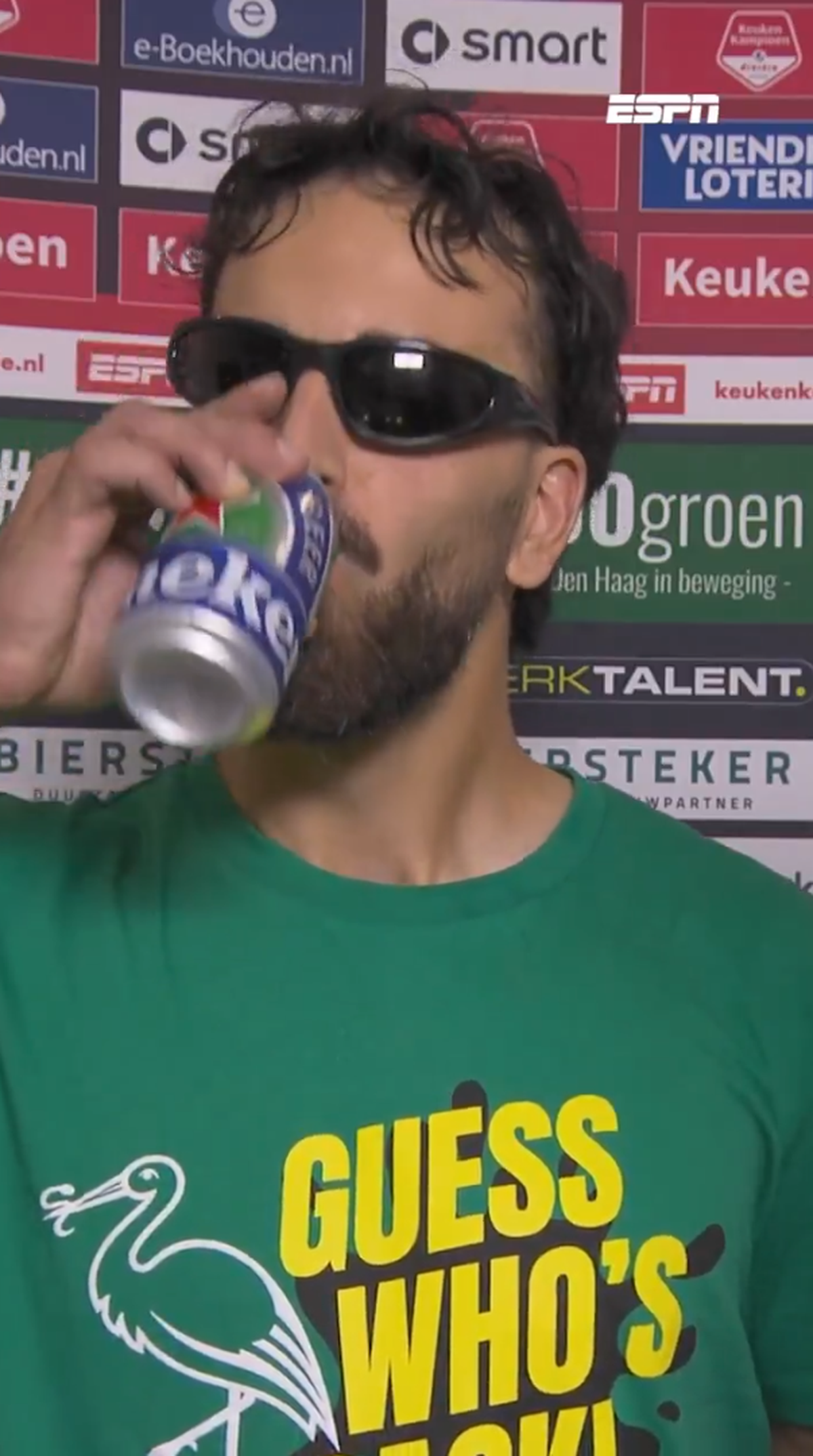 Cu berea și trabucul la flash-interviu » Internaționalul a făcut spectacol după ce a promovat: „Sunt cine sunt”