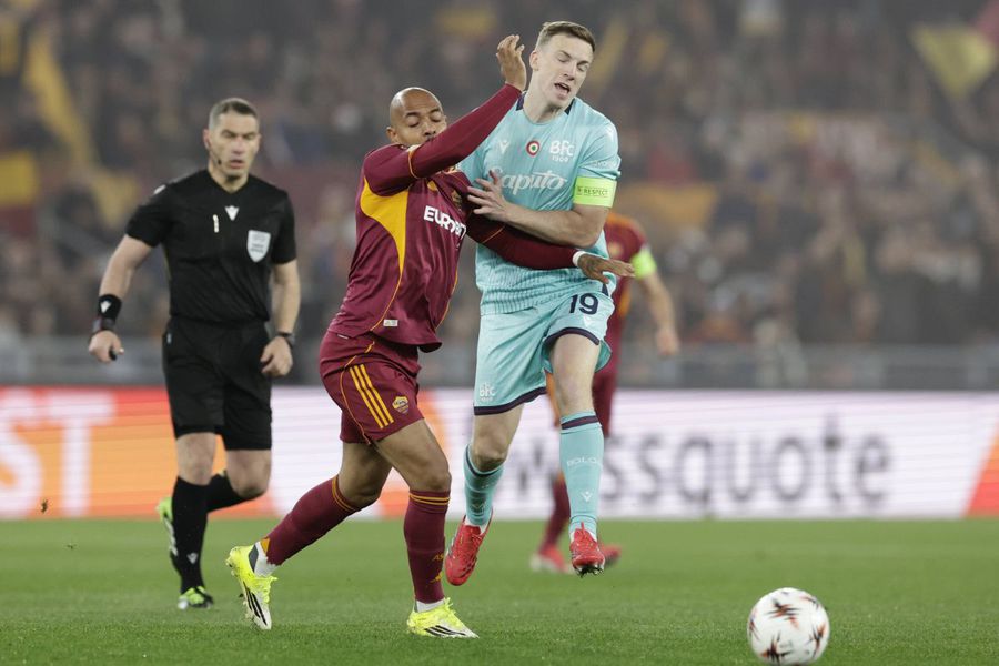 Pe cine înfruntă Ionuț Radu în „sferturile” Europa League + Istvan Kovacs a arbitrat marea surpriză a serii din „optimi”