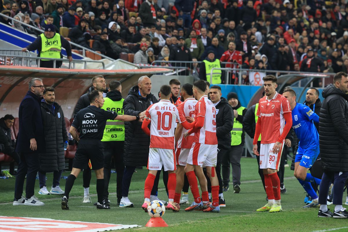 Final de primă repriză „nebun” în Dinamo - Craiova » Cele 3 momente care au „dinamitat” derby-ul