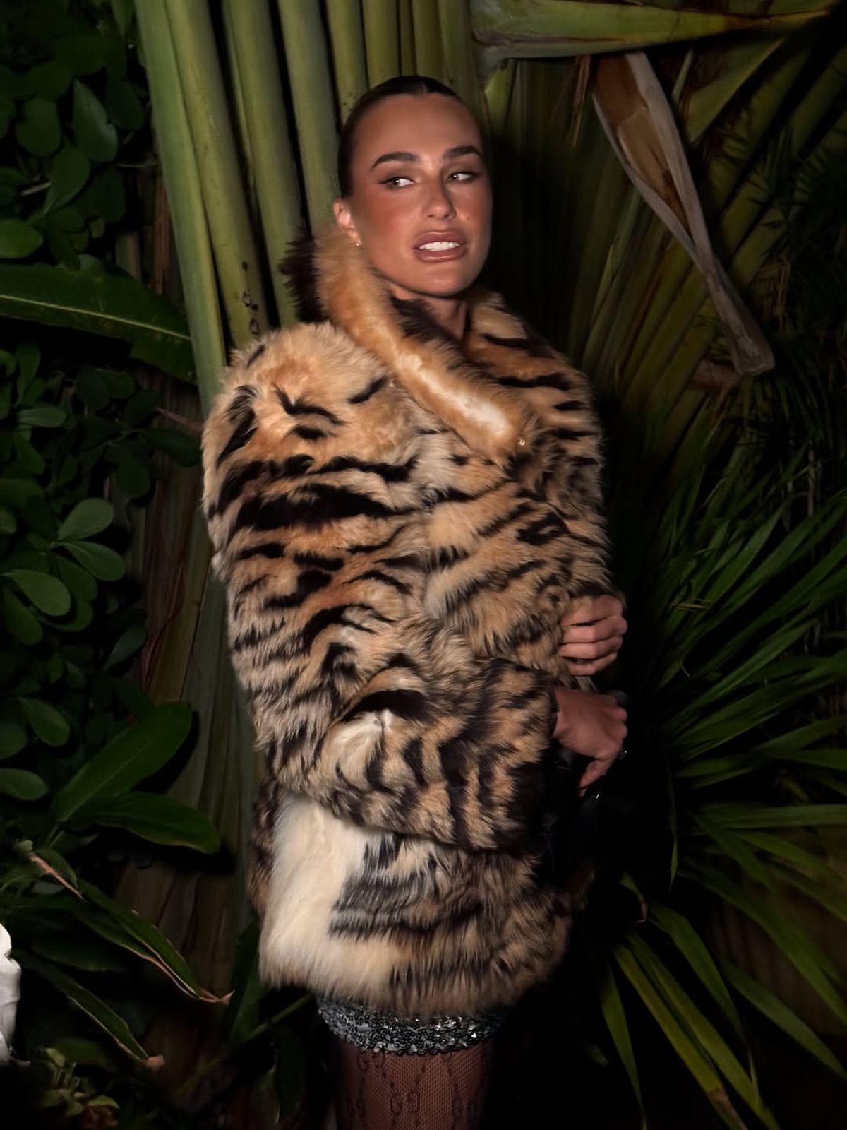 Aryna Sabalenka, apariție spectaculoasă la Miami, în dresuri plasă și haină de 37.000 de euro