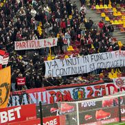 Banner Dinamo - „Partidul frf / V-a ținut în funcții fără performanță / Și continuați să conduceți un fotbal fără speranță”