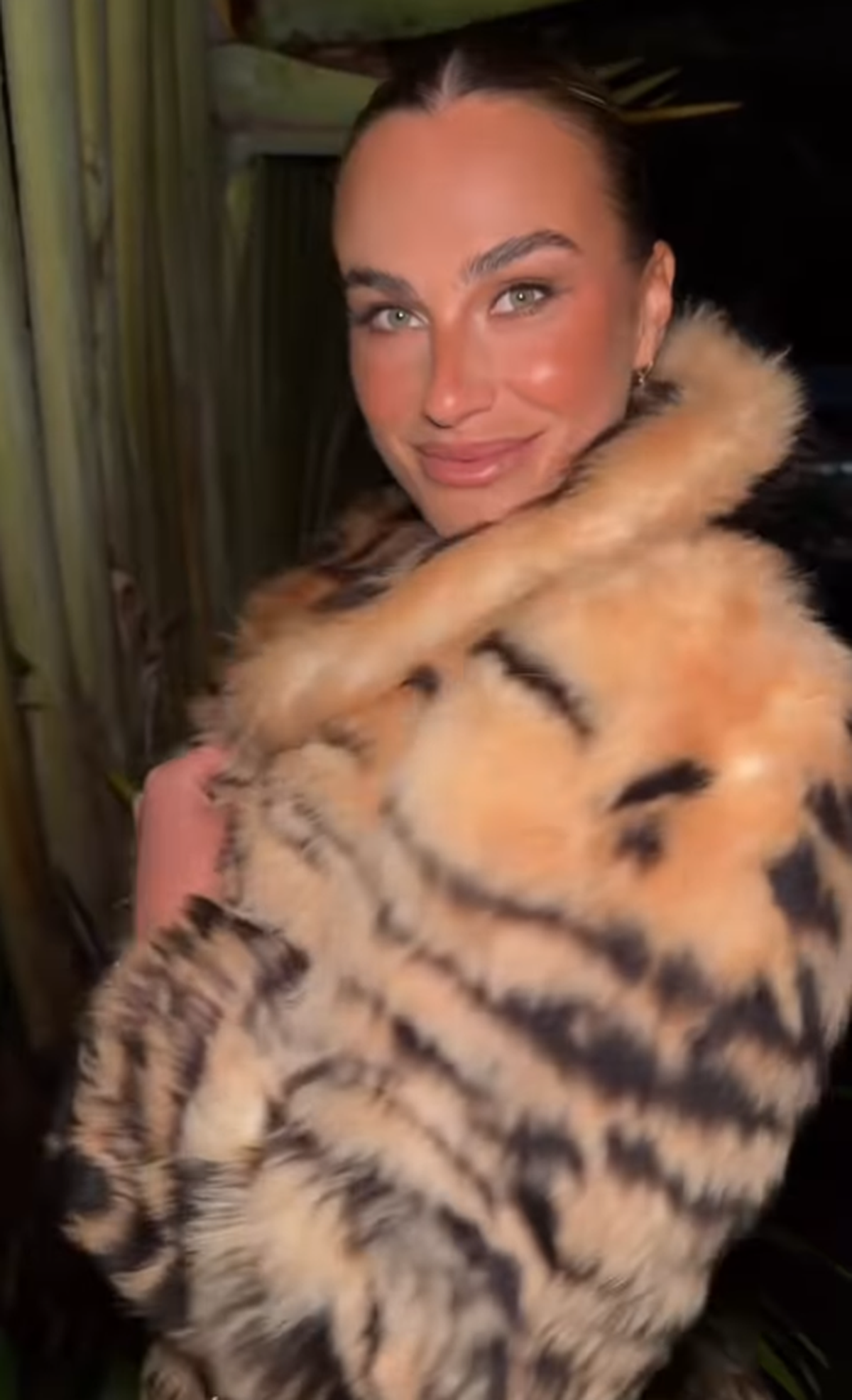 Aryna Sabalenka, apariție spectaculoasă la Miami, în dresuri plasă și haină de 37.000 de euro