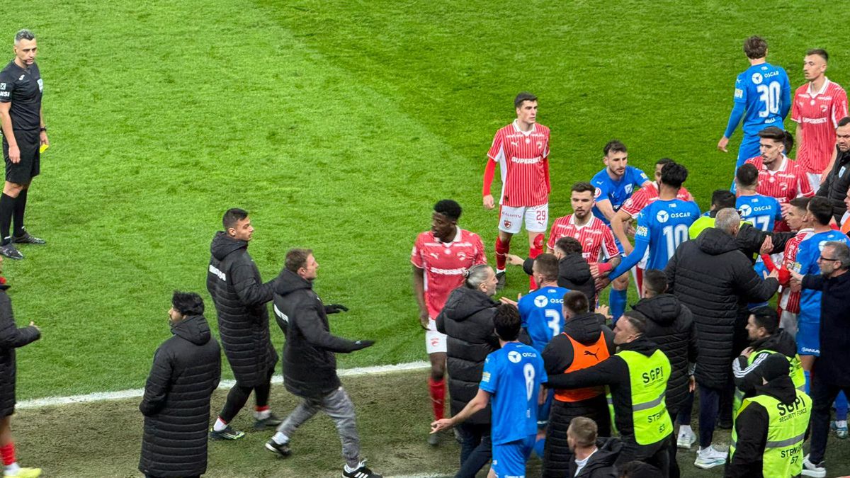 Altercație generală în Dinamo - Universitatea Craiova