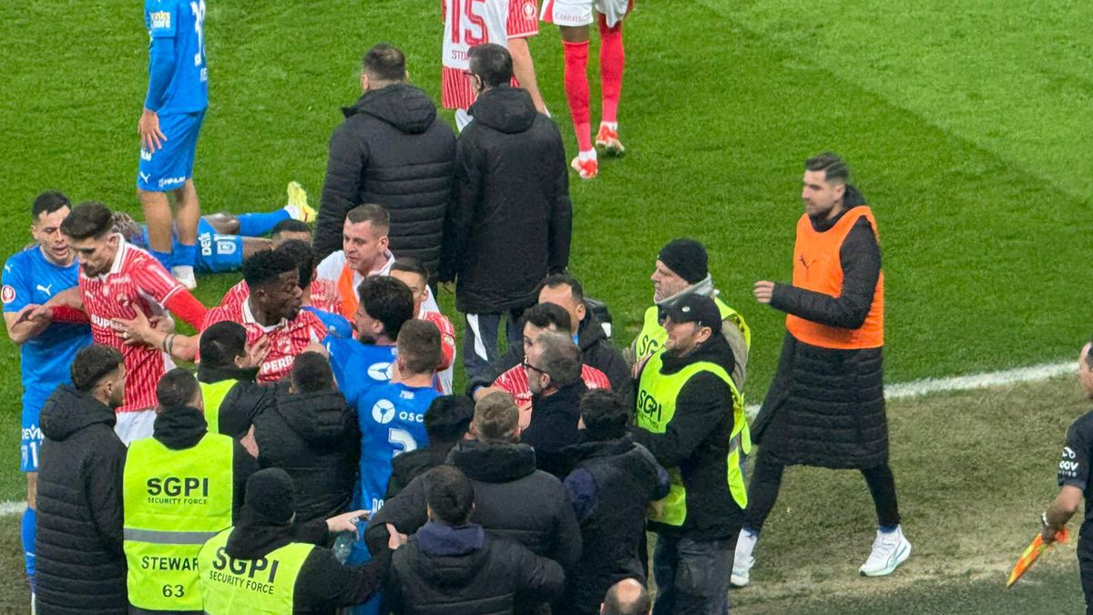 Altercație generală în Dinamo - Universitatea Craiova