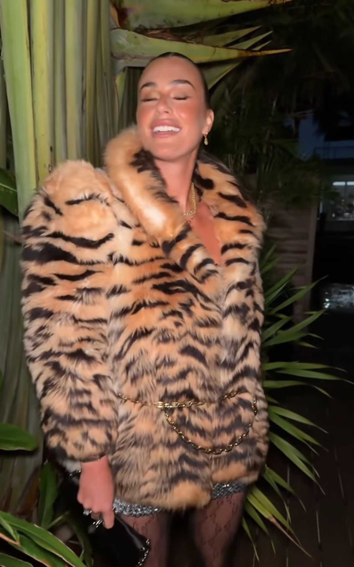 Aryna Sabalenka, apariție spectaculoasă la Miami, în dresuri plasă și haină de 37.000 de euro