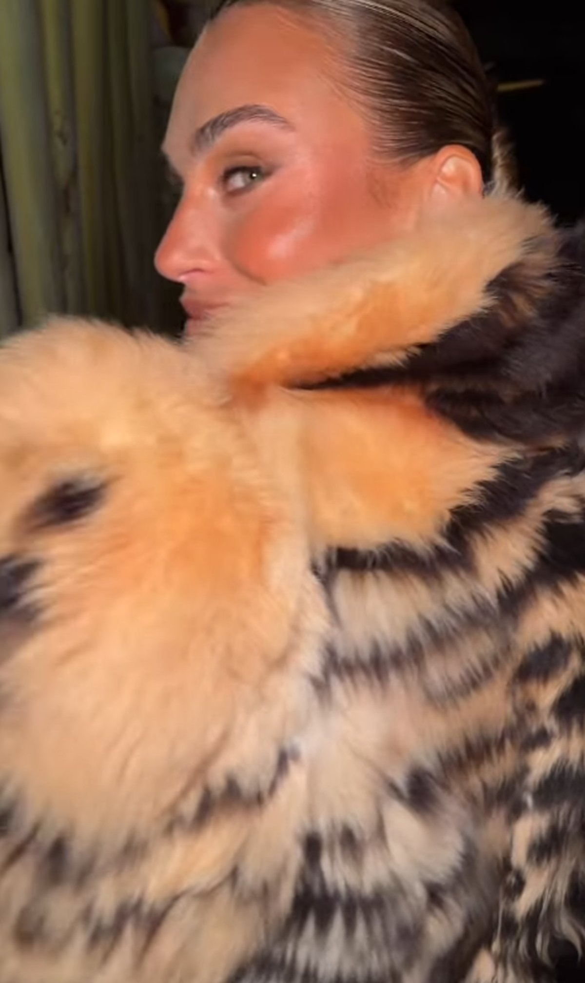 Aryna Sabalenka, apariție spectaculoasă la Miami, în dresuri plasă și haină de 37.000 de euro