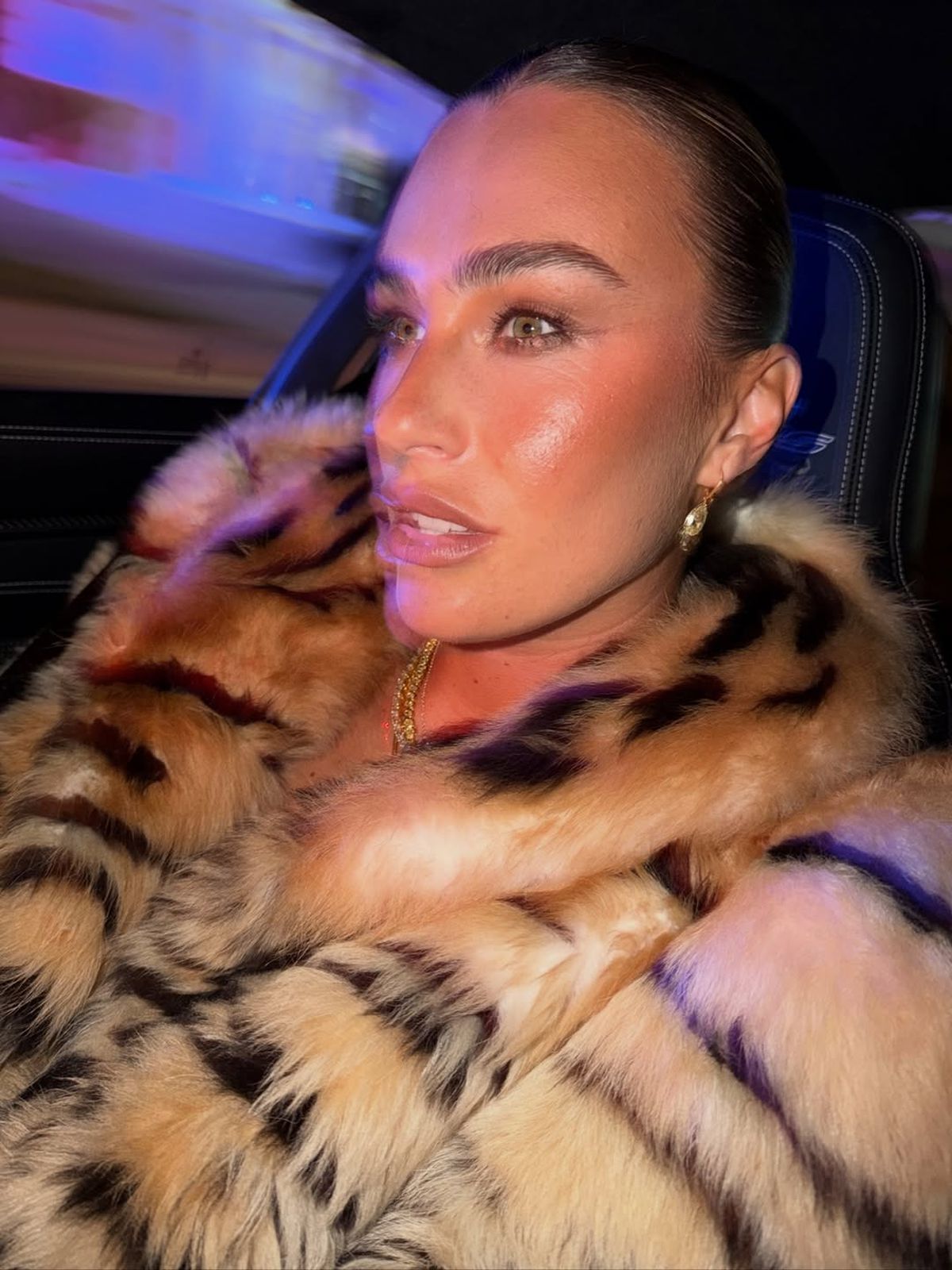 Aryna Sabalenka, apariție spectaculoasă la Miami, în dresuri plasă și haină de 37.000 de euro