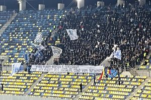 Duelul galeriilor la Dinamo - Craiova » Mesajele apărute pe Arena Națională: „V-au furat rapizii, e adevărat / Dar voi furați de-o viață, de când v-ați înființat”