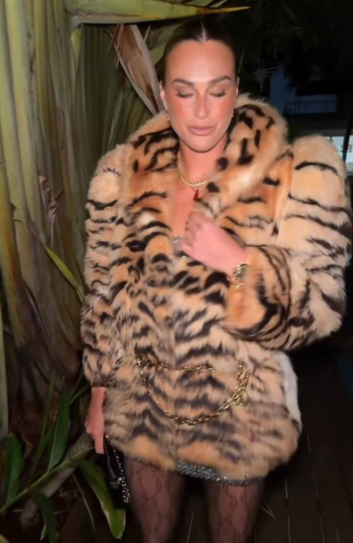 Aryna Sabalenka, apariție spectaculoasă la Miami, în dresuri plasă și haină de 37.000 de euro