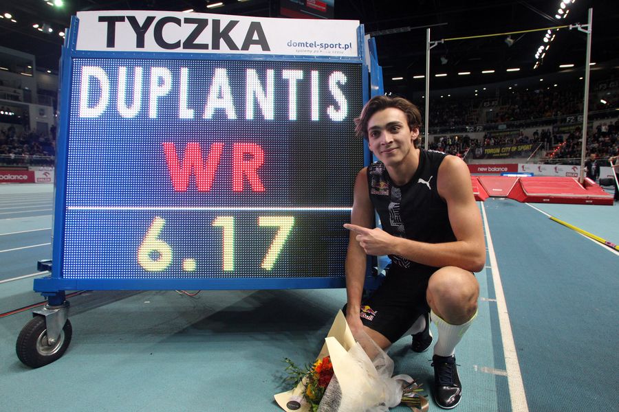 Armand Duplantis se întoarce în locul unde a reușit primul său record mondial