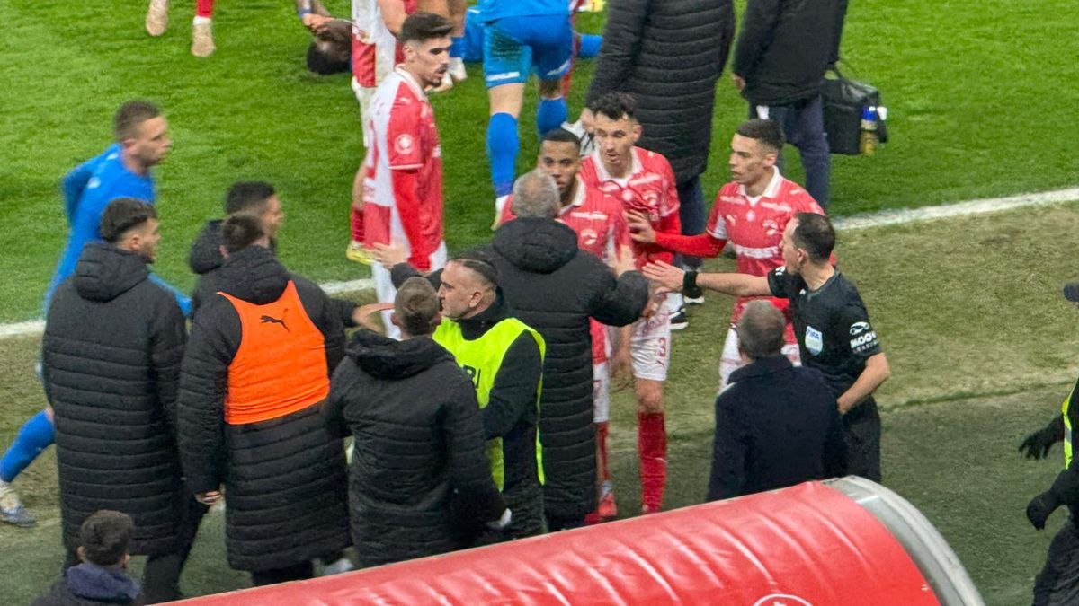 Altercație generală în Dinamo - Universitatea Craiova