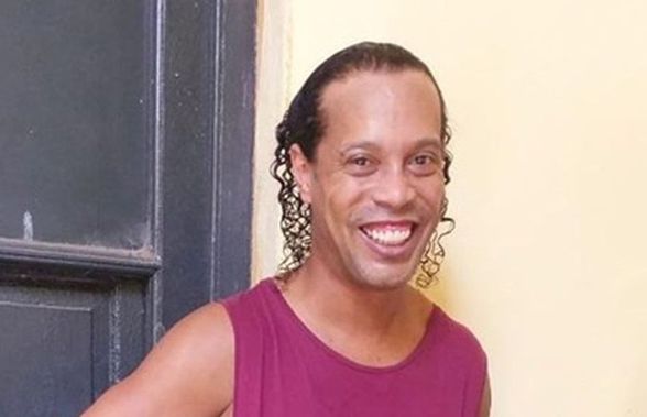 Ronaldinho a vorbit din arestul la domiciliu: „Aș fi jucat și împotriva coronavirusului”