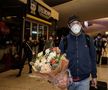FOTO După 104 zile de exil, jucătorii echipei din primul focar de COVID-19 au fost așteptați cu flori de sute de fani