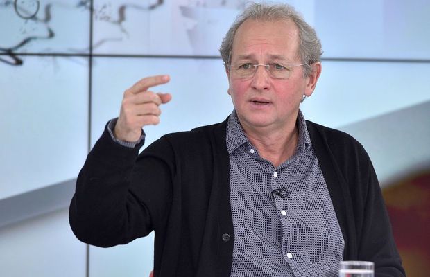 VIDEO Dan Puric, serie de declarații deplasate: „Au țâțele cât masa, unii beau energizante, cât să îi mai țină cordul? E o prostie cu 30 de minute de mișcare”