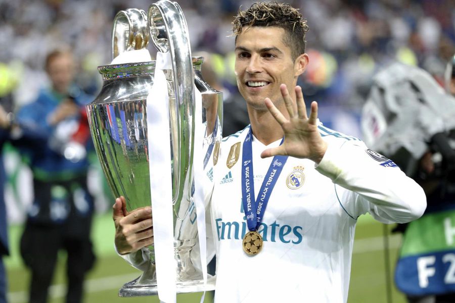Cristiano Ronaldo cu trofeul său favorit S-a încheiat cel mai mare monopol din fotbal! După 8 ani de dominație în topul coeficienților din cupele europene, Spania a fost detronată de Anglia