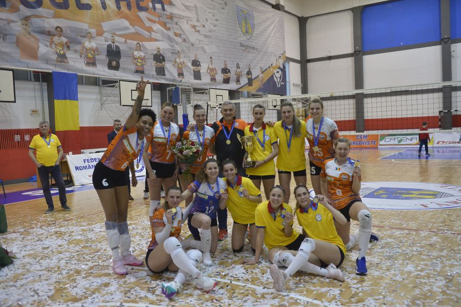 CSM Târgoviște la primul titlu de campioană FOTO Cristi Preda CSM Târgoviște la primul titlu de campioană FOTO Cristi Preda