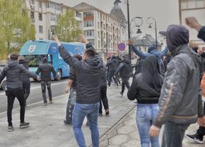Momente tensionate la Craiova » Suporterii lui FC U s-au aprins când au văzut autocarul rivalei