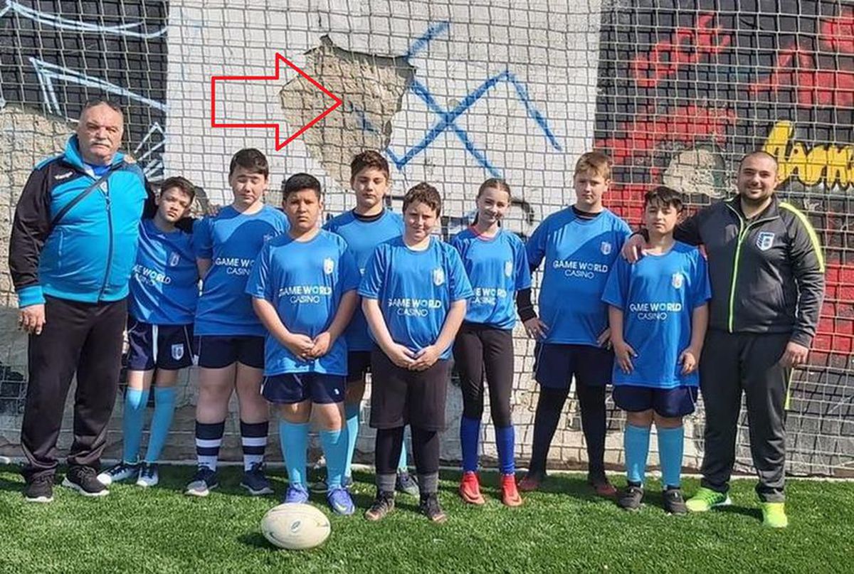 Cu svastica pe fundal în poze cu copii publicate de CSM București